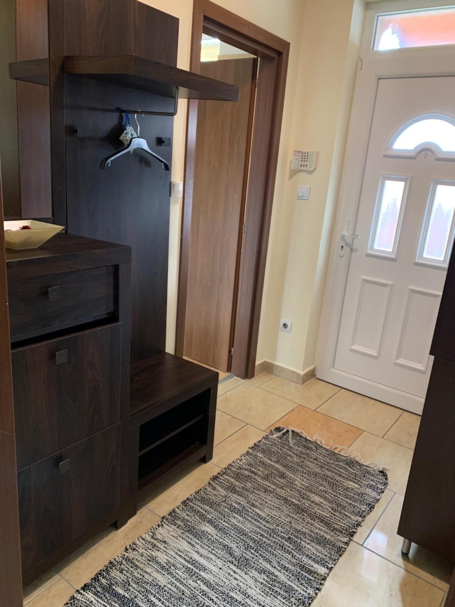 Airport Road/Repter Koezeli Haz Privat Parkoloval Appartement Boedapest Buitenkant foto