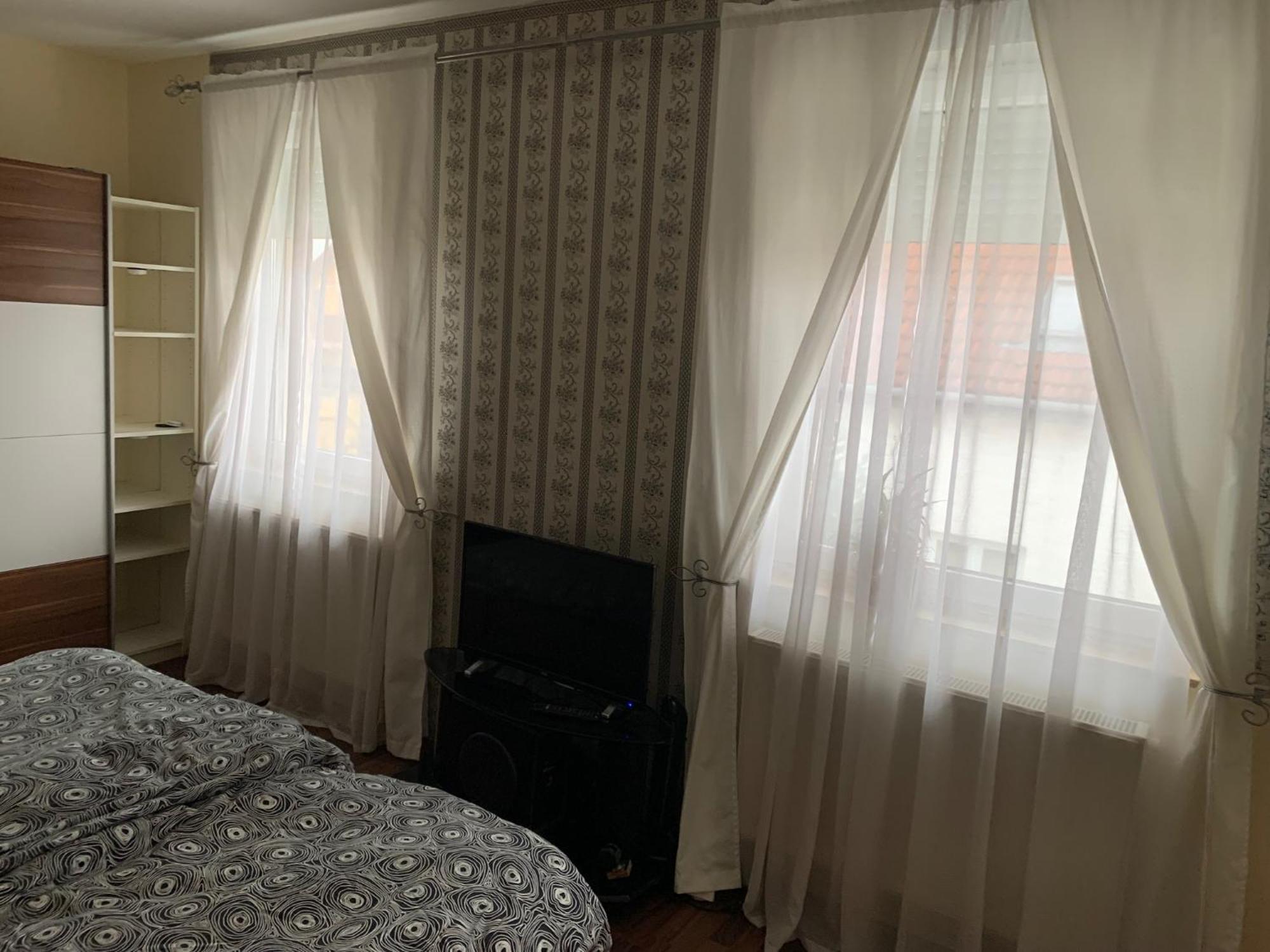 Airport Road/Repter Koezeli Haz Privat Parkoloval Appartement Boedapest Buitenkant foto