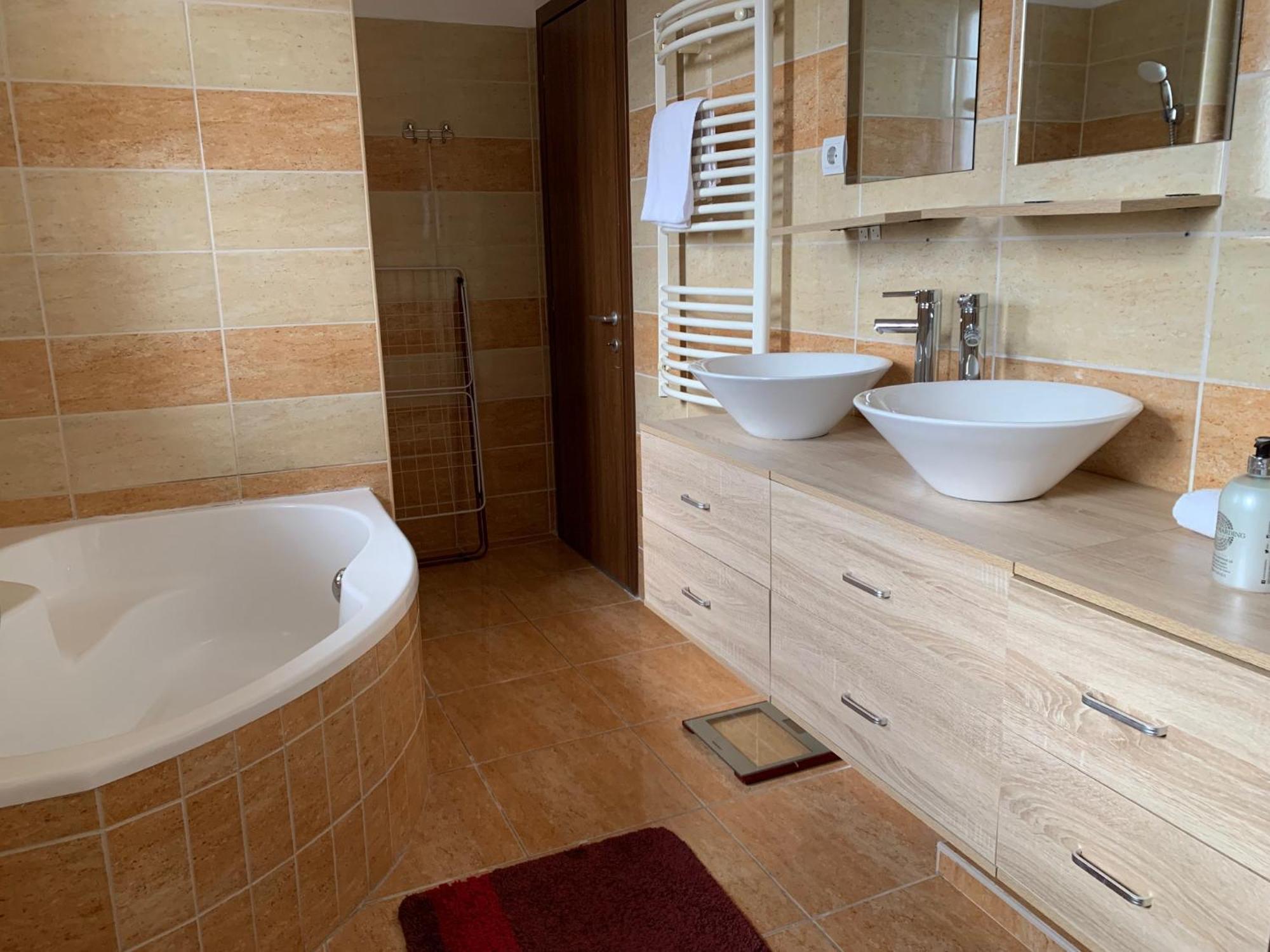 Airport Road/Repter Koezeli Haz Privat Parkoloval Appartement Boedapest Buitenkant foto