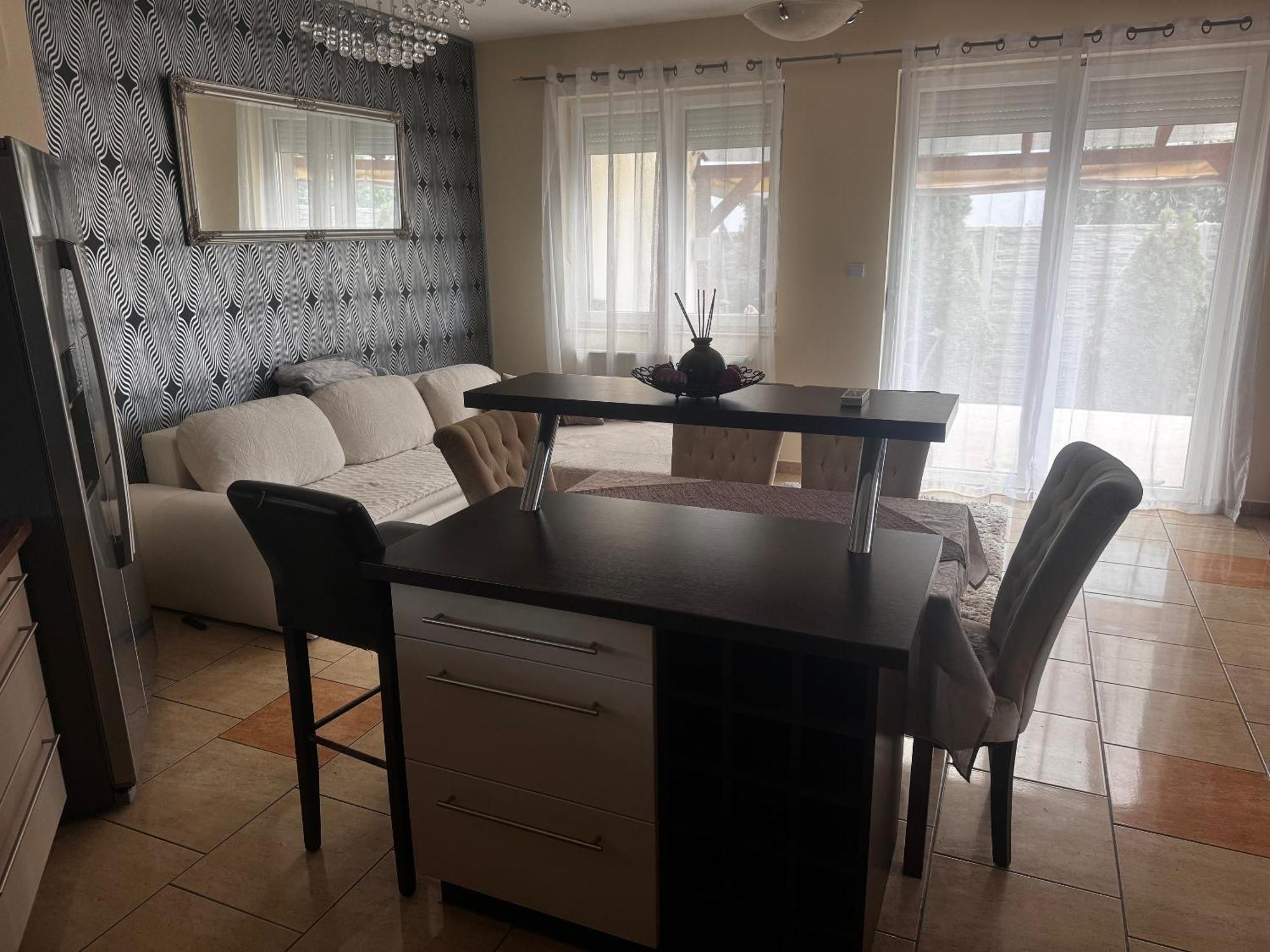 Airport Road/Repter Koezeli Haz Privat Parkoloval Appartement Boedapest Buitenkant foto